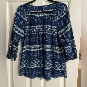 Chaps by Ralph Lauren women's size medium blue / white top. Great for spring!